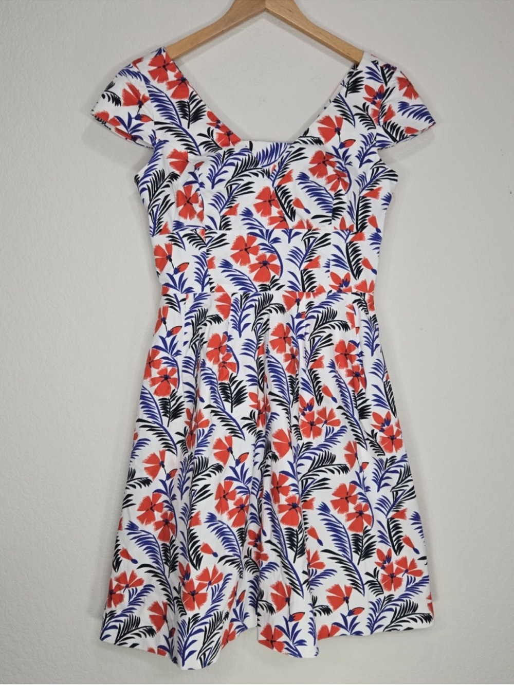 CAROLINA HERRERA Mini Dress Belt Floral V-Neck Tropical Vacation Size 10 Womens